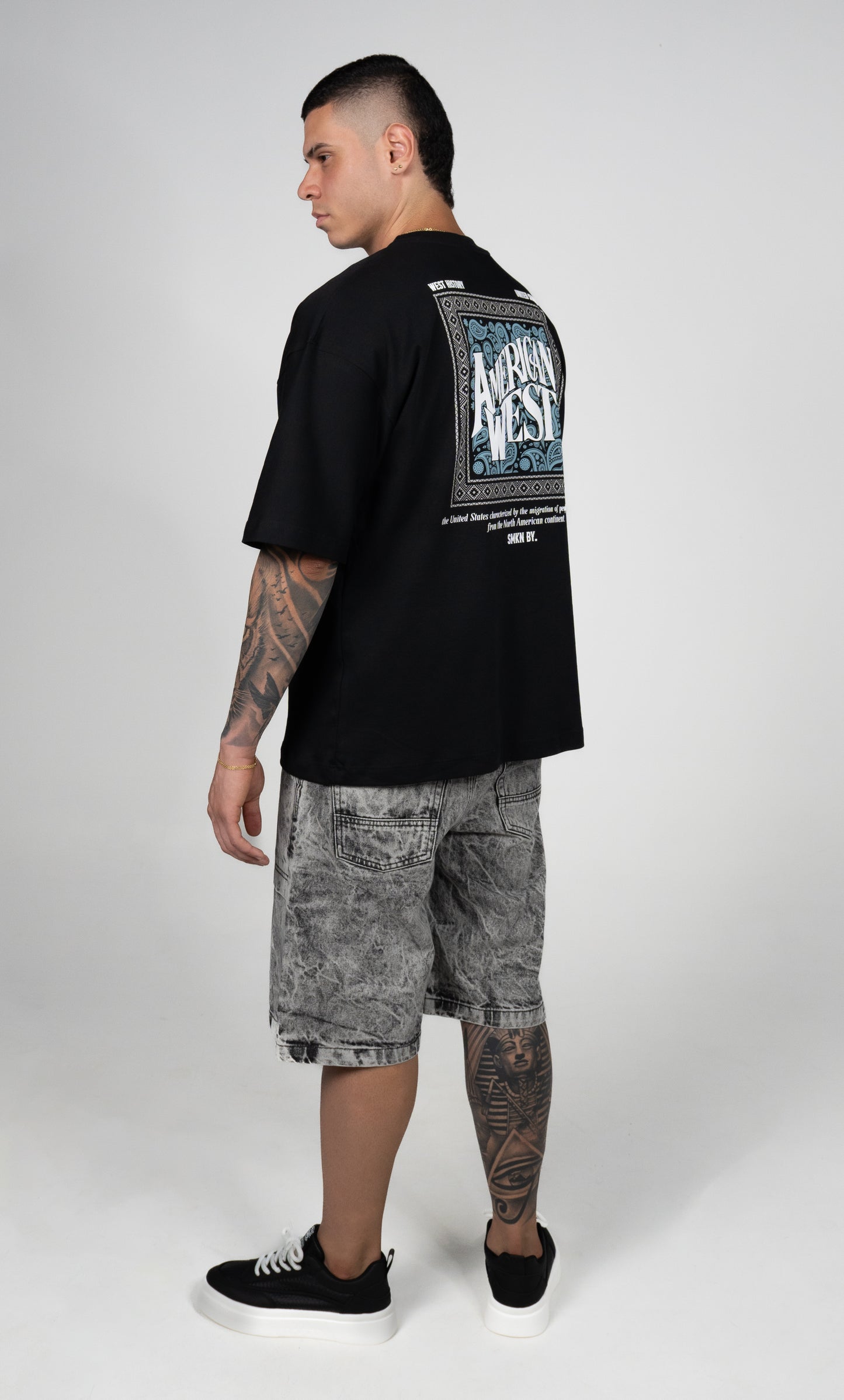 CAMISETA OVERSIZE NEGRA MANDALA