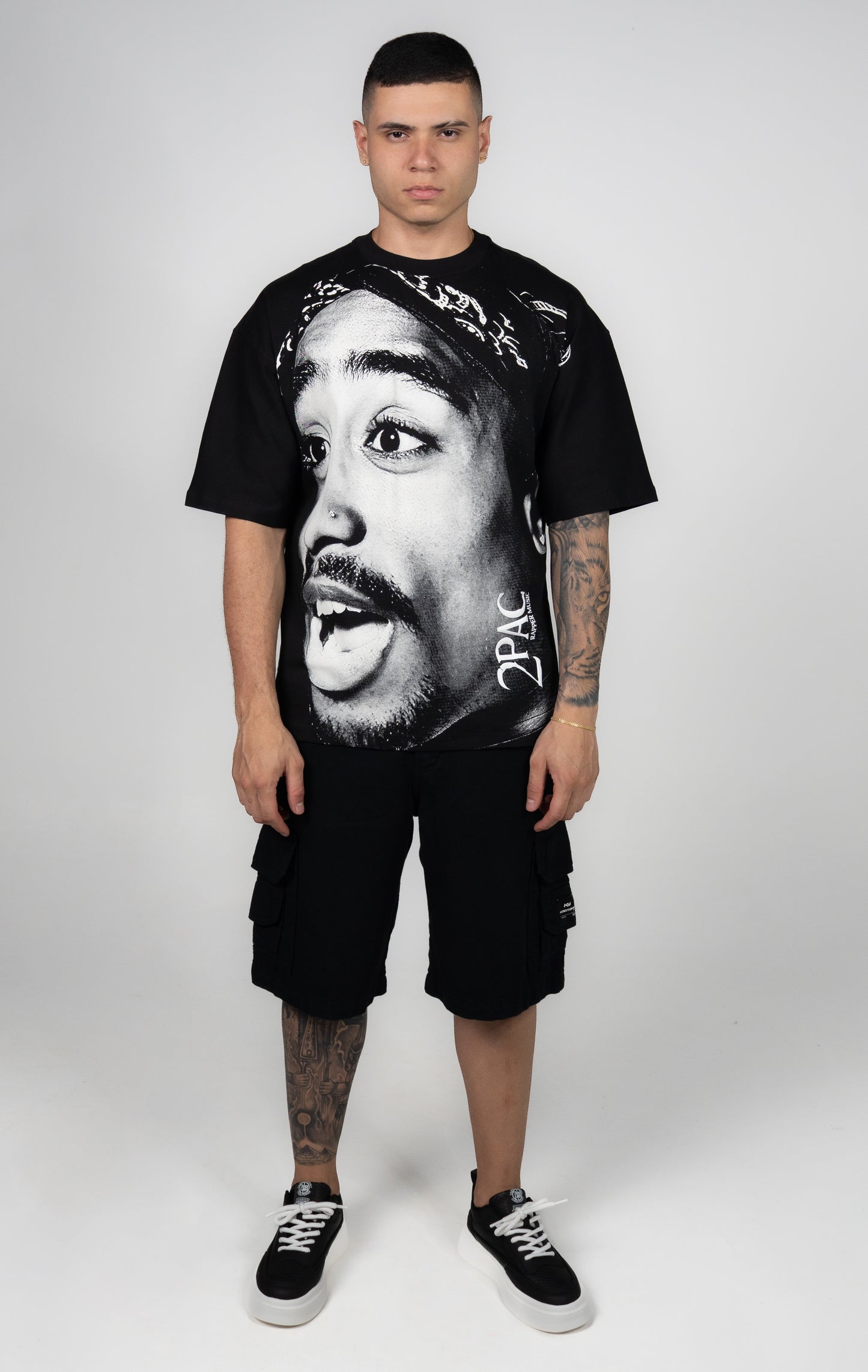 CAMISETA OVERSIZE NEGRA 2PAC ADELANTE