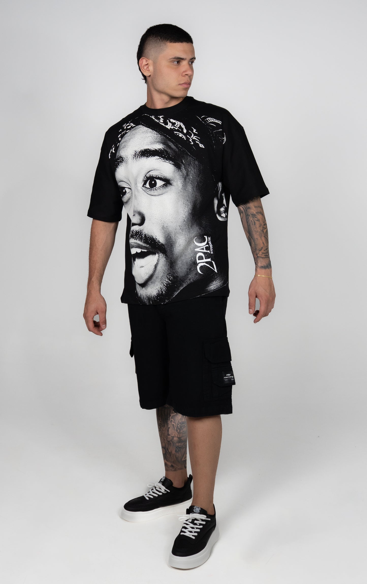 CAMISETA OVERSIZE NEGRA 2PAC ADELANTE