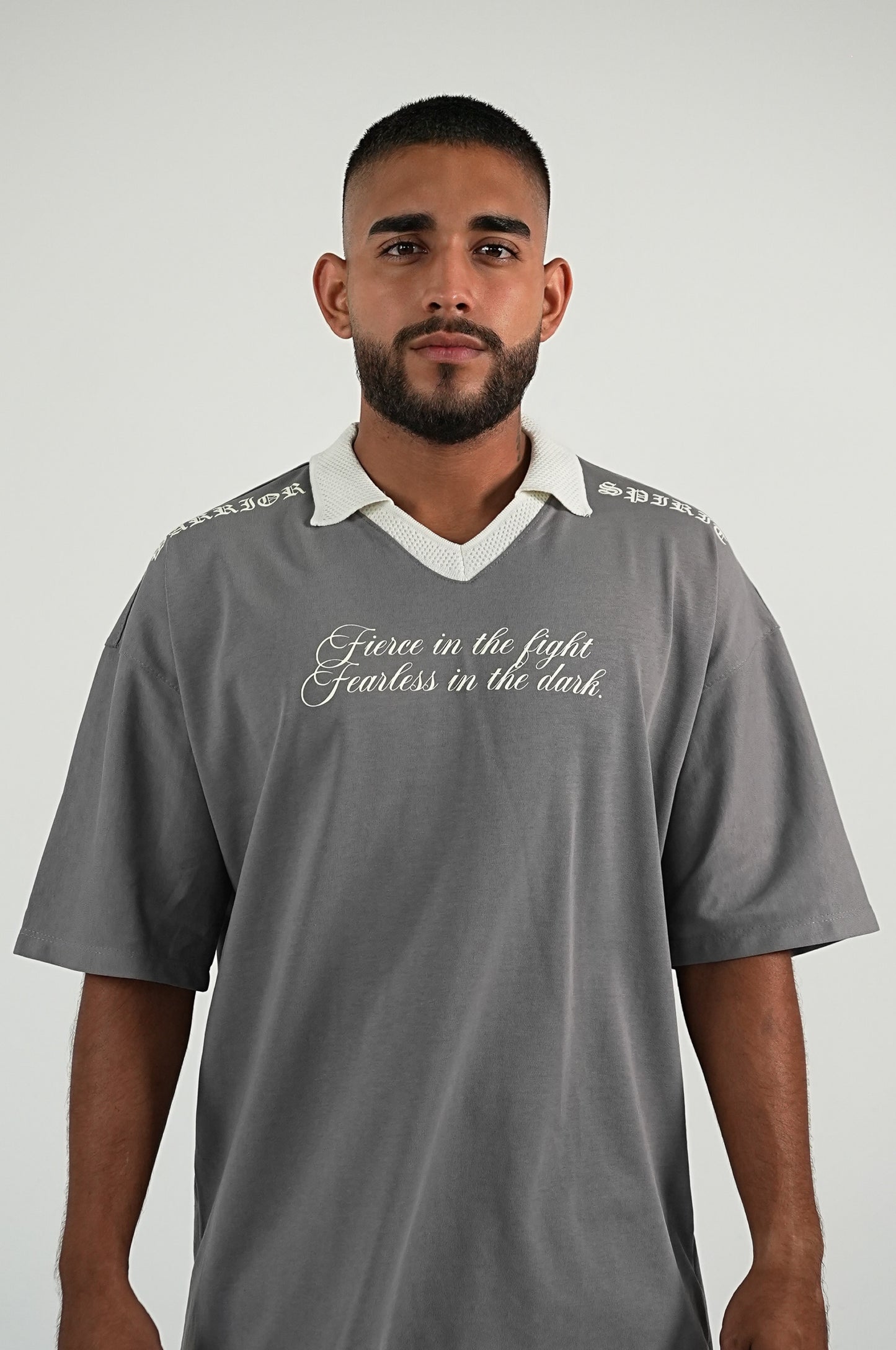 POLO SHIRT GRIS FEARLESS IN THE DARK