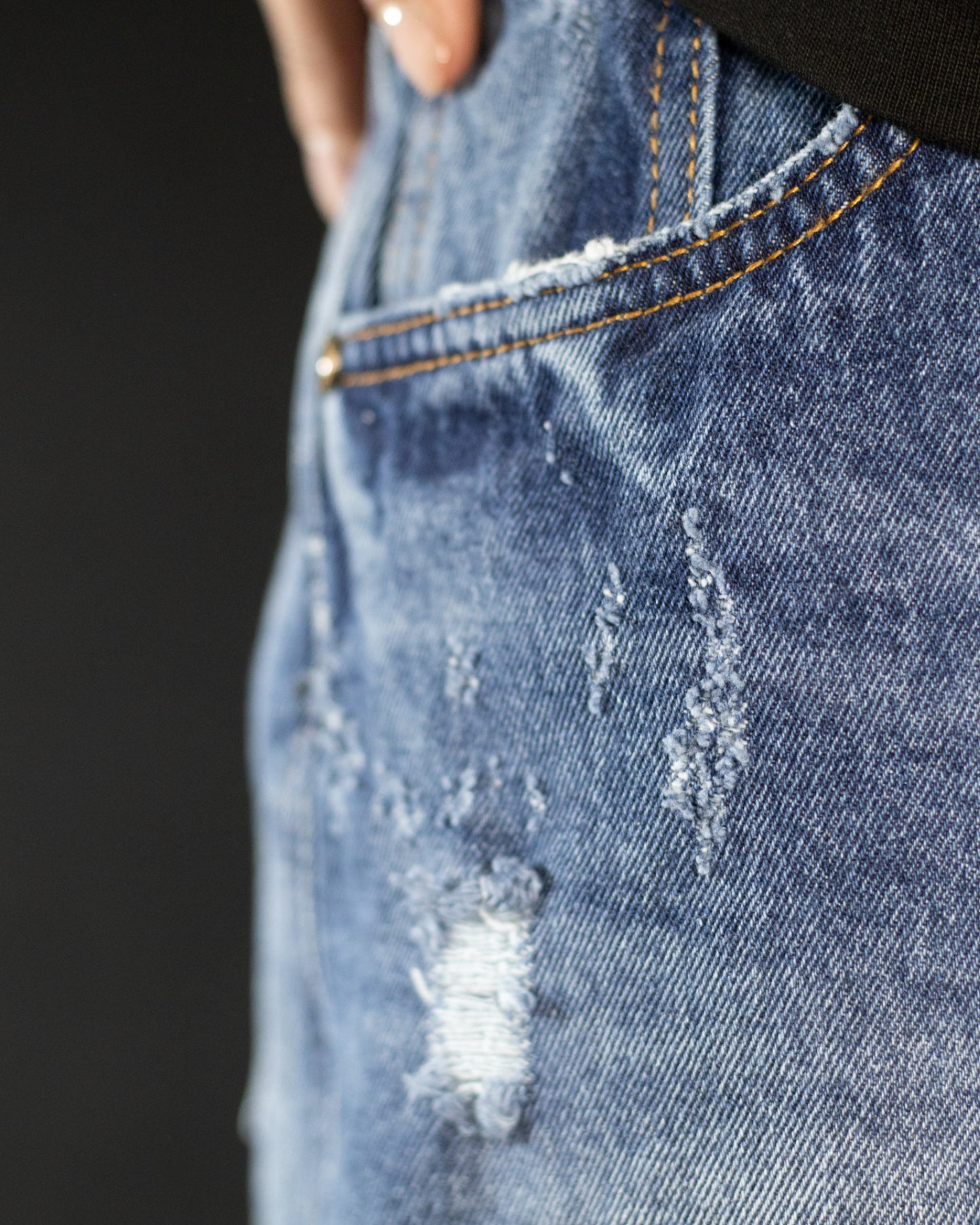 PANTALON AZUL MANCHAS Y DESGASTE