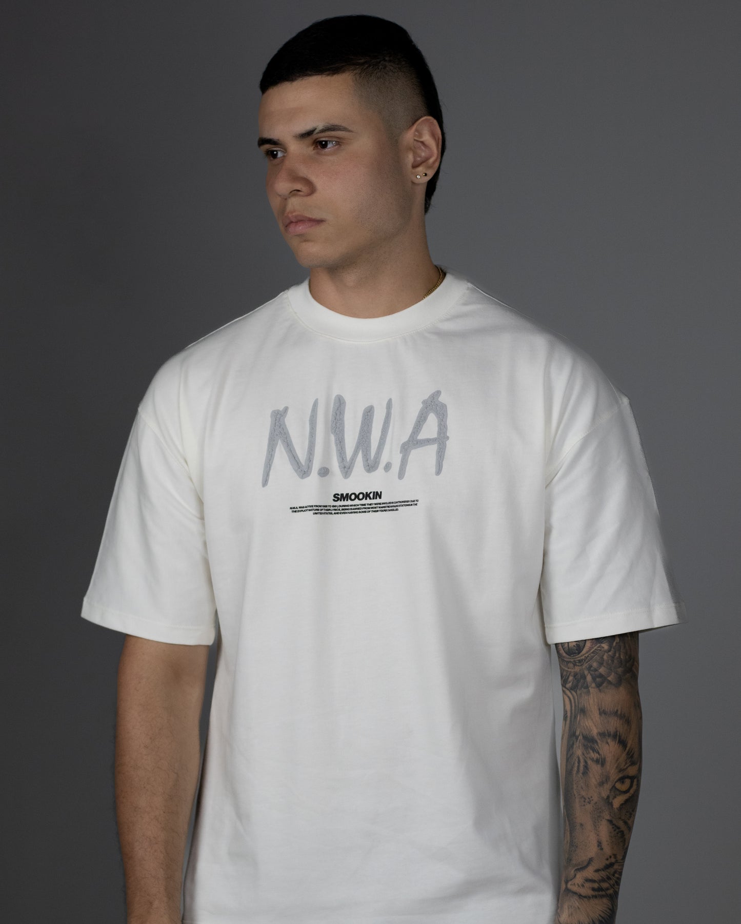 CAMISETA OVERSIZE BLANCA NWA