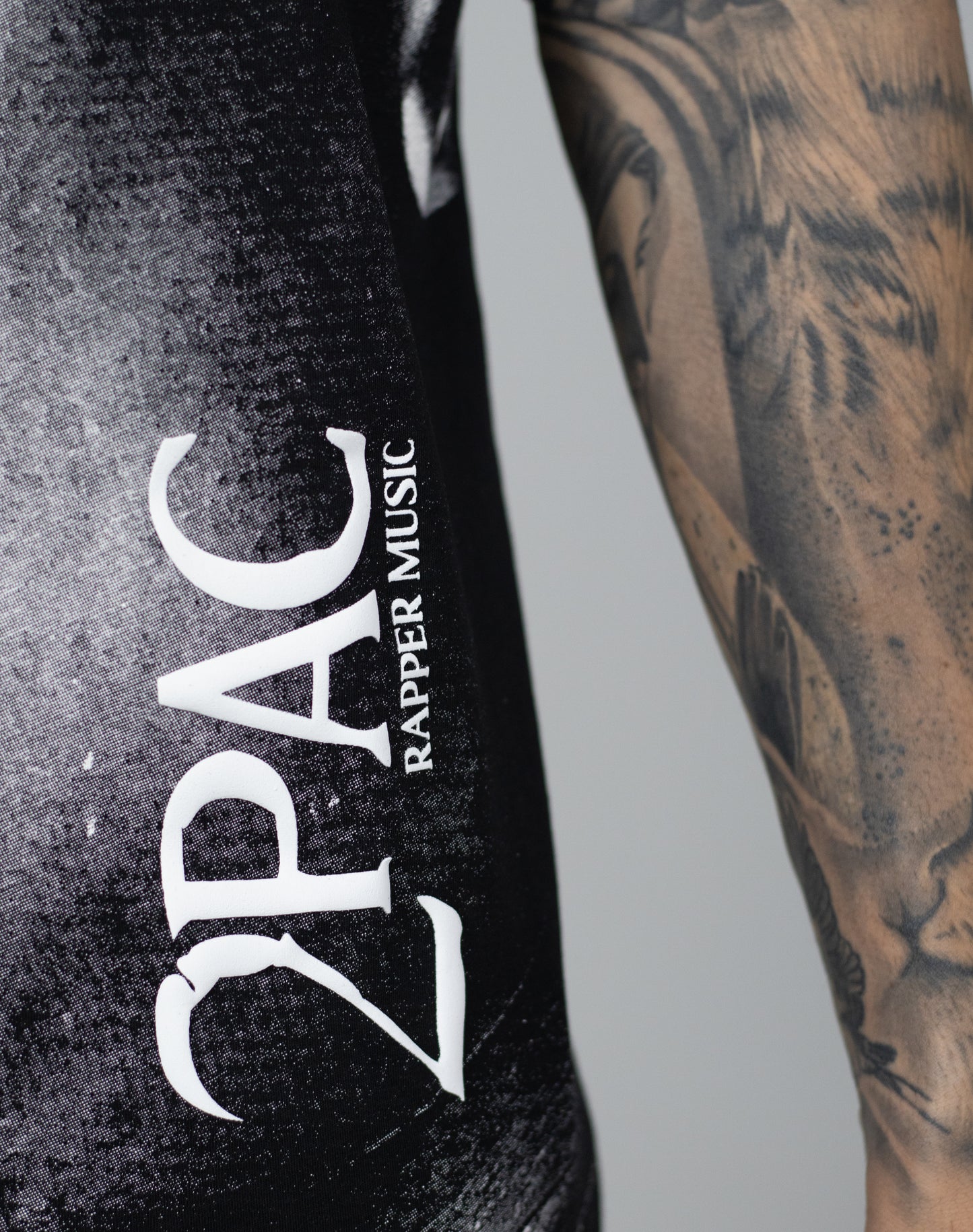 CAMISETA OVERSIZE NEGRA 2PAC ADELANTE