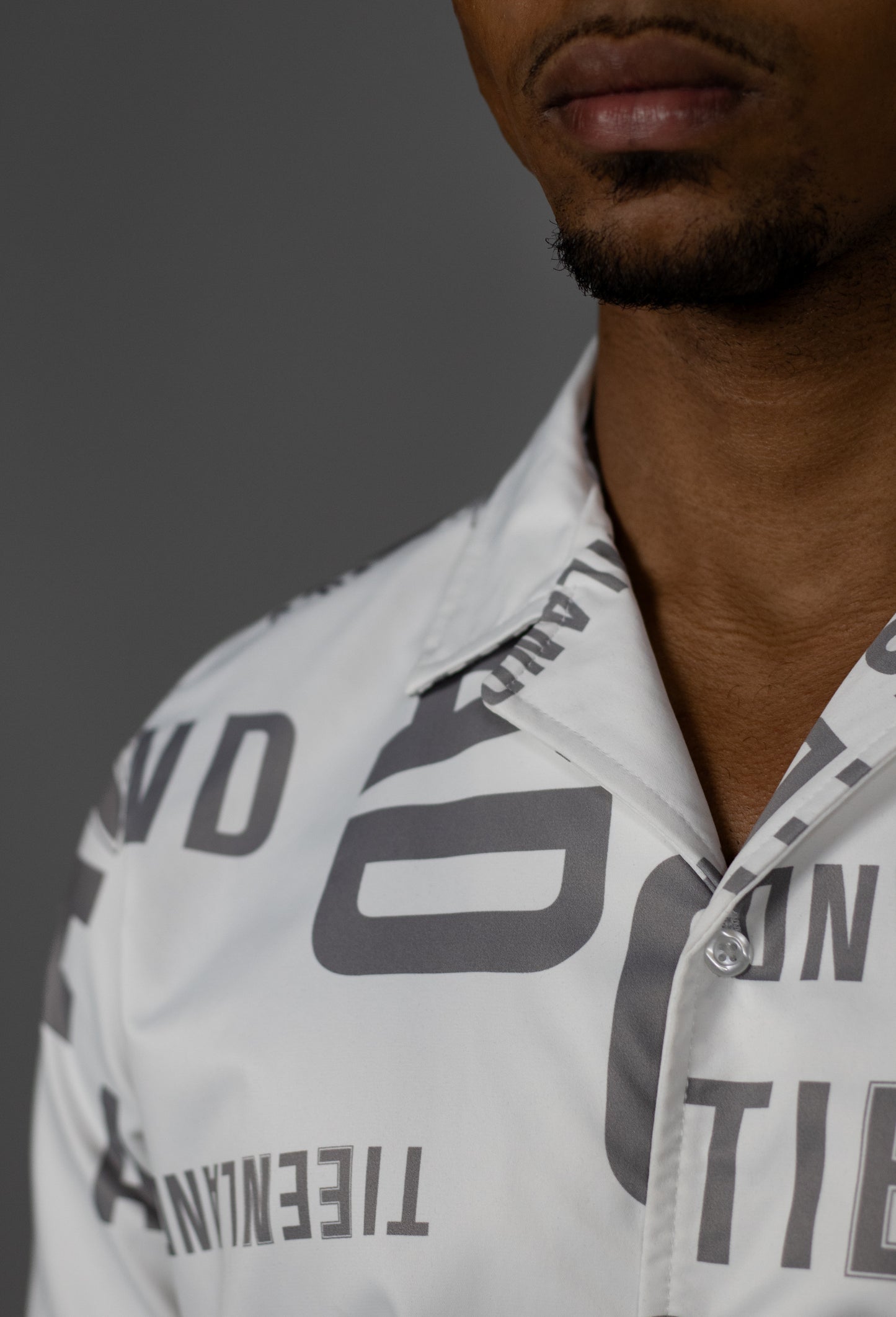 CAMISA CONJUNTO BLANCO CON GRIS