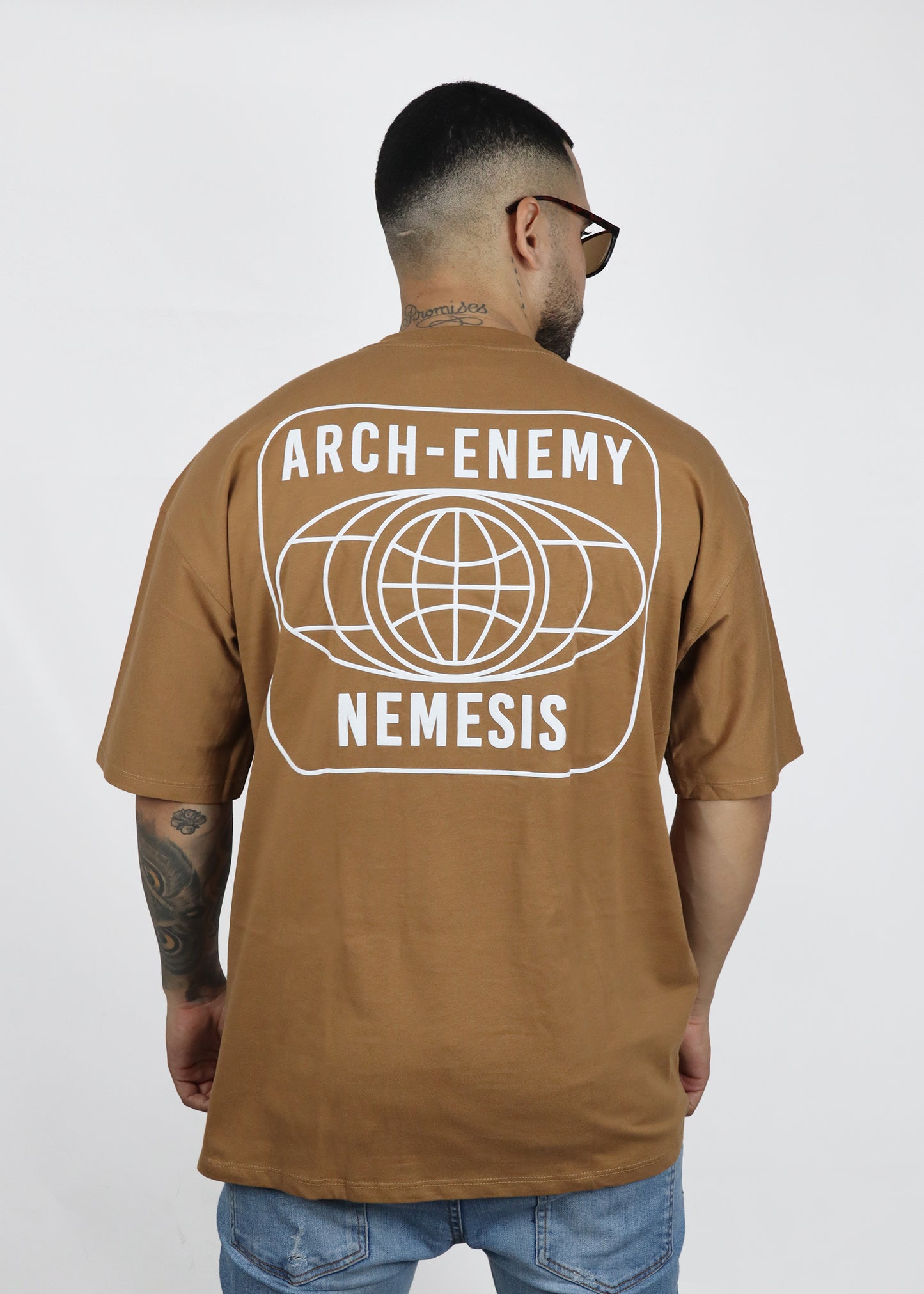 Camiseta oversize Nemesis