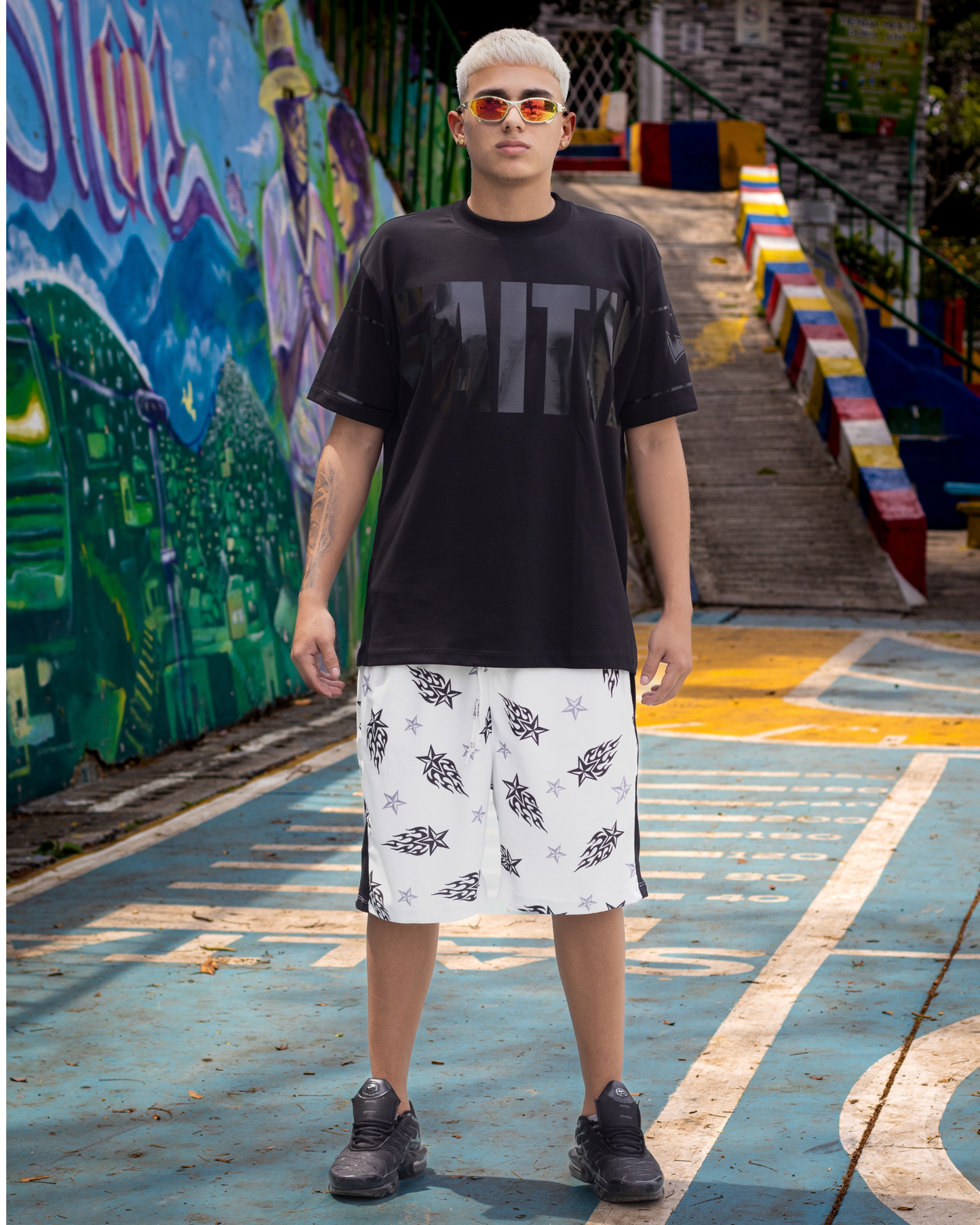 OVERSIZE NEGRA ESTAMPADO BRILLANTE