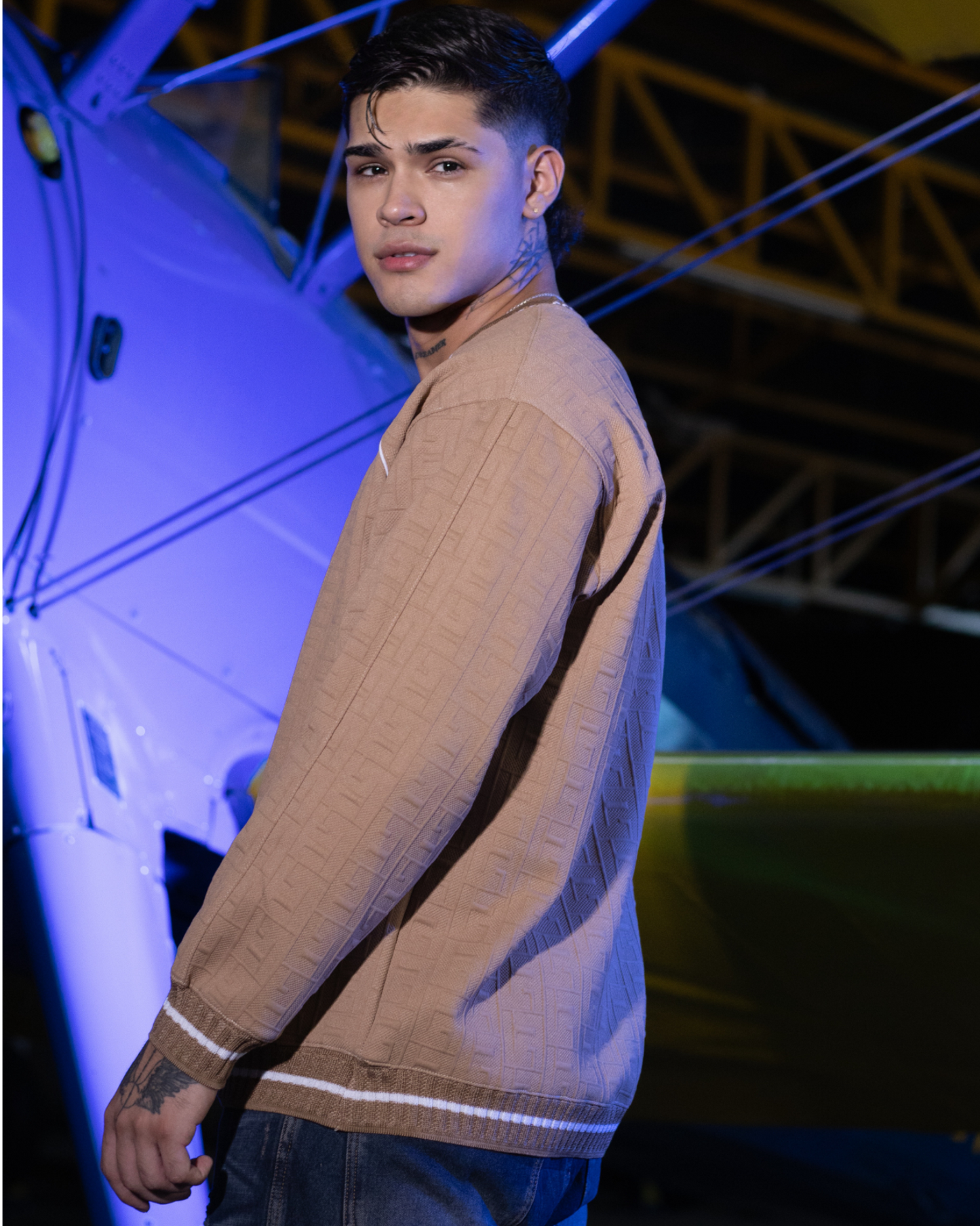 BUSO M/L BEIGE LINEAS BLANCAS