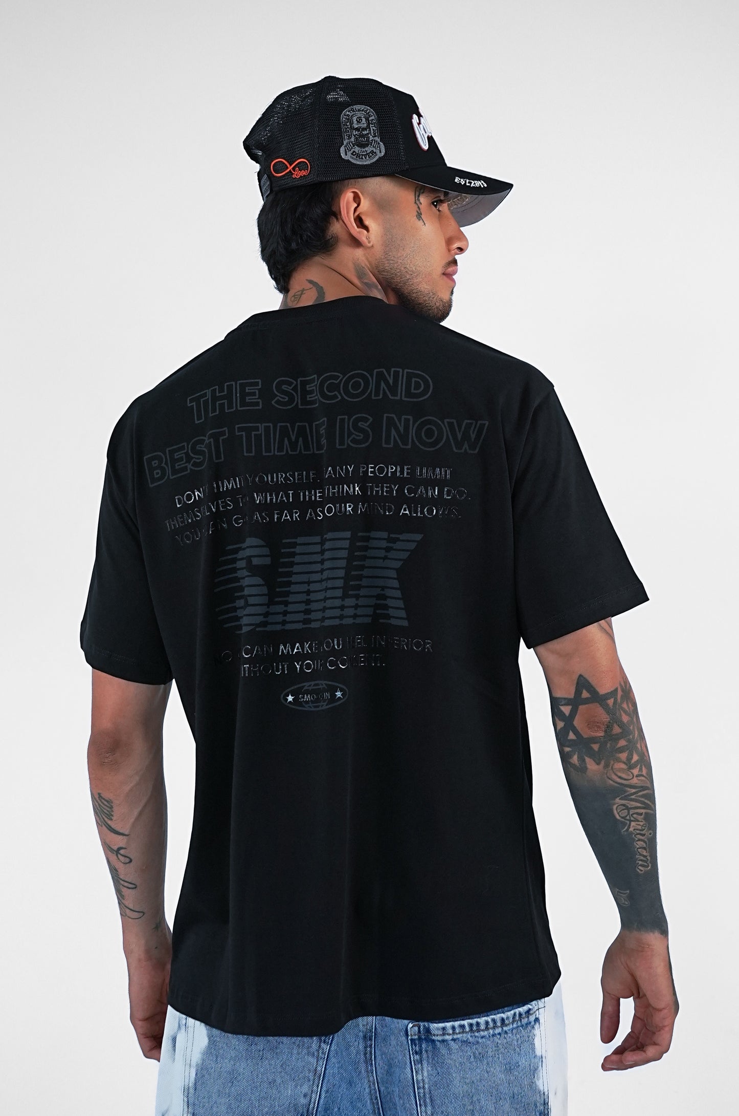 CAMISETA NEGRA OVERSIZE SMKN COMPANY