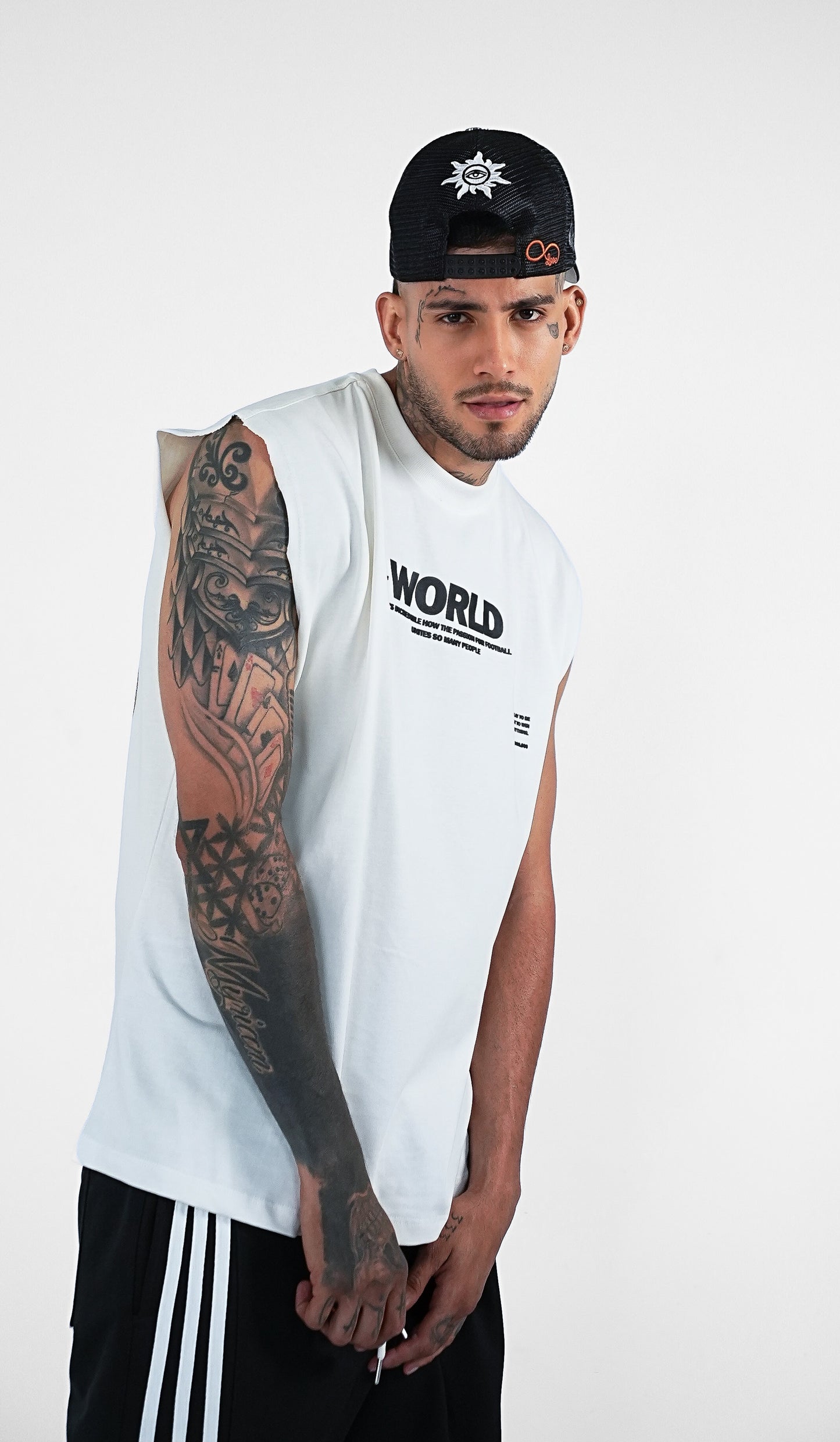 CAMISILLA BLANCA WORLD JESUS