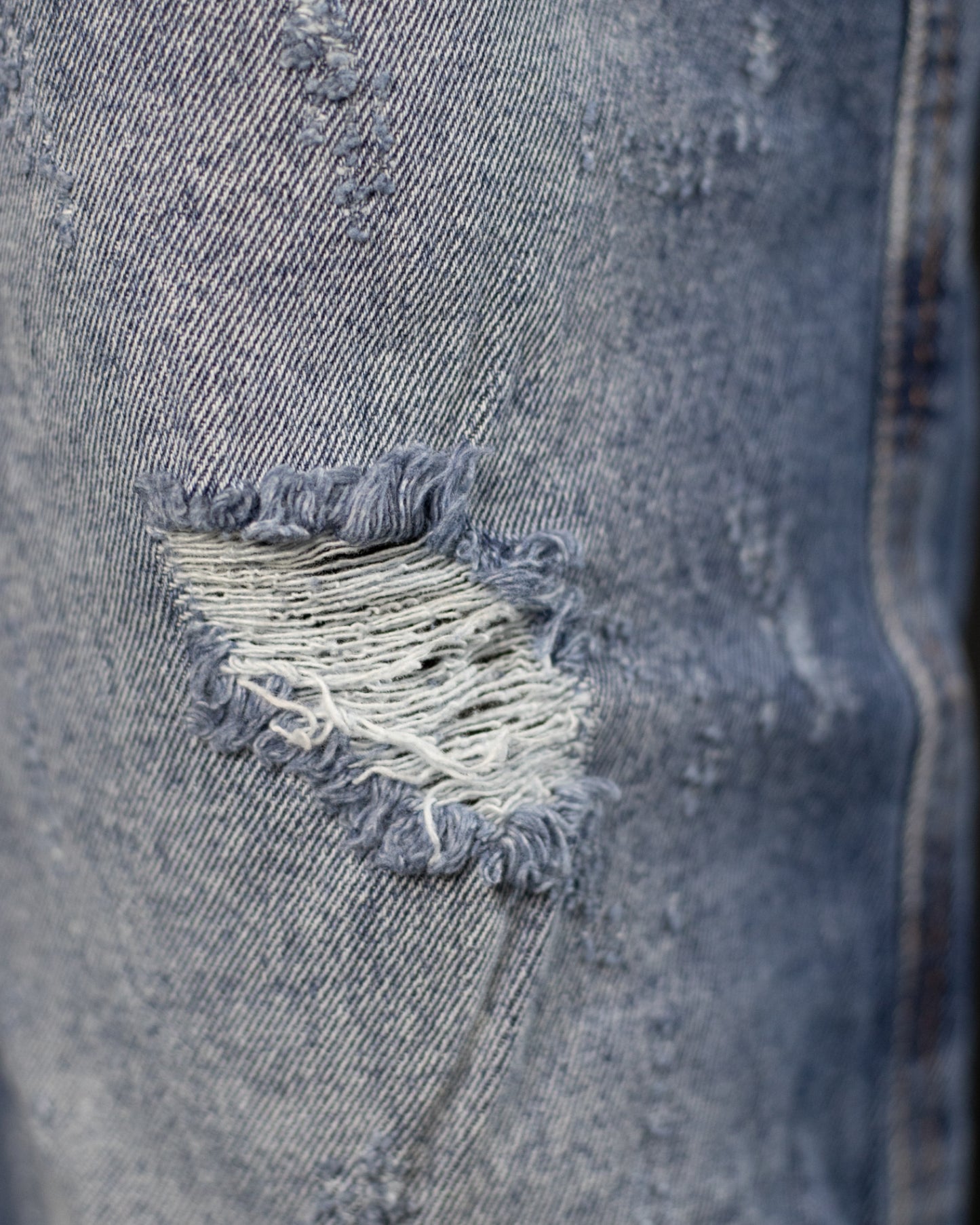 PANTALON AZUL MANCHAS Y DESGASTE