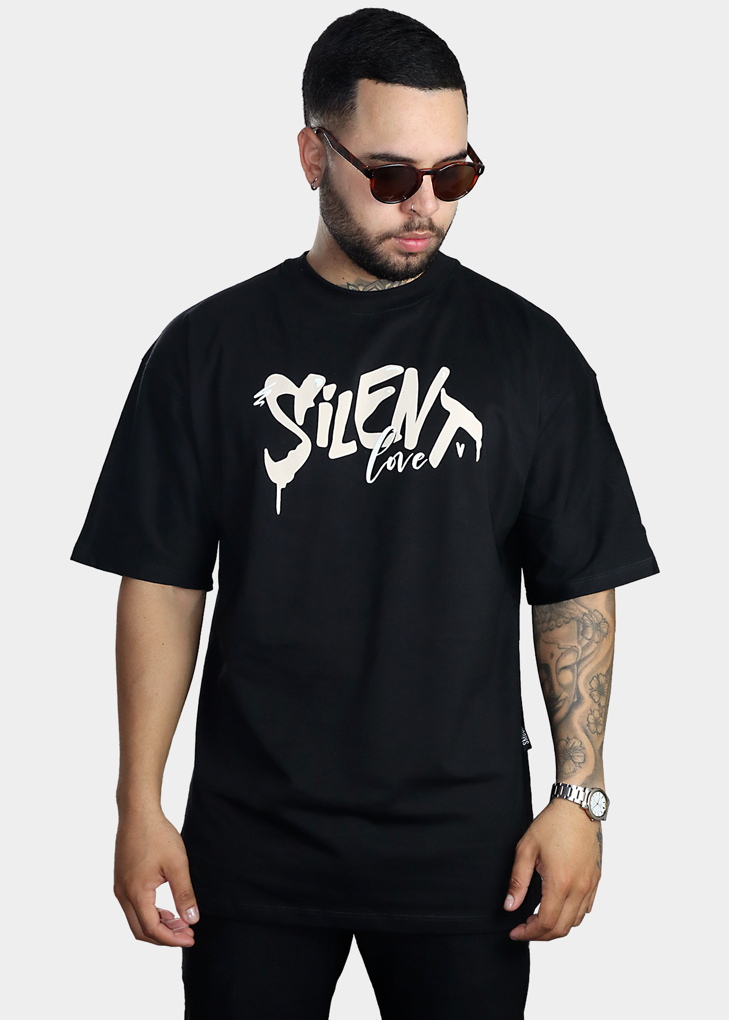 camiseta oversize negra silent