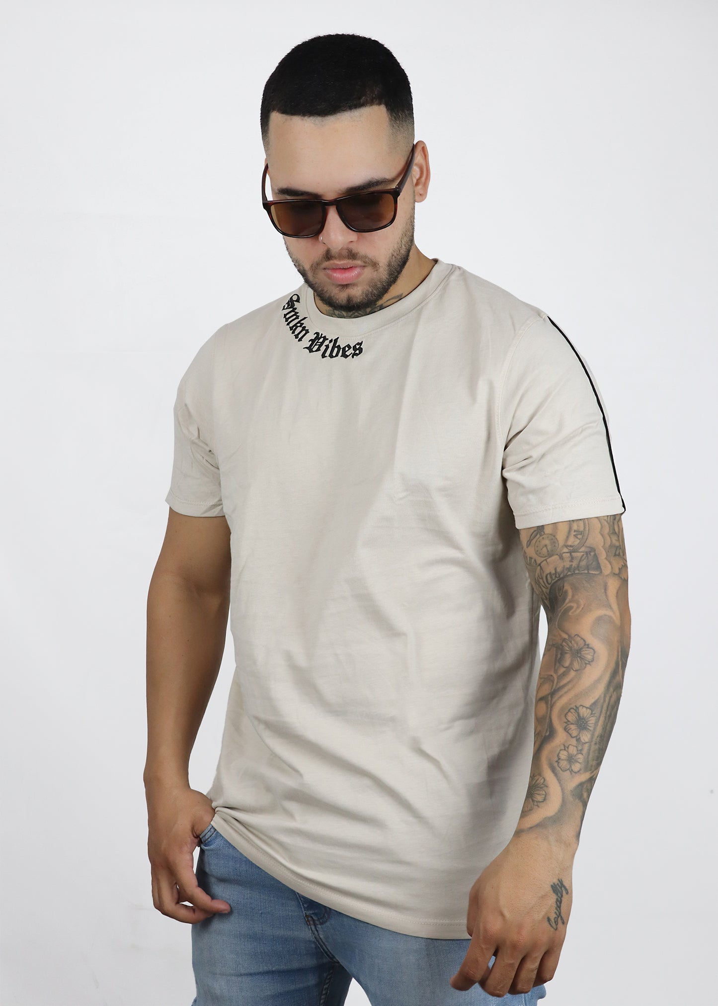 Camiseta premium beige Bordada