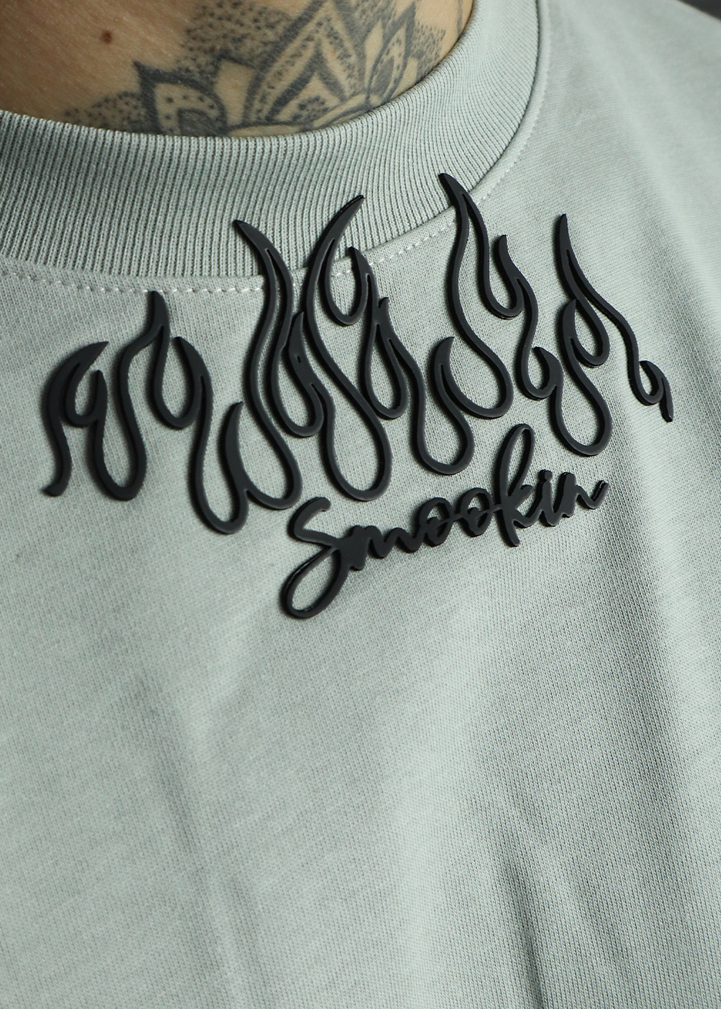 camiseta oversize smookin fire